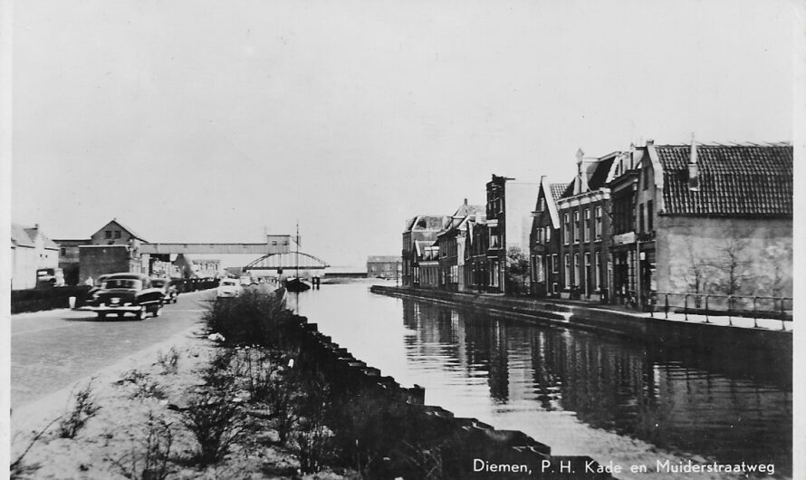 Prins Hendrikkade en Muiderstraatweg ca. 1955